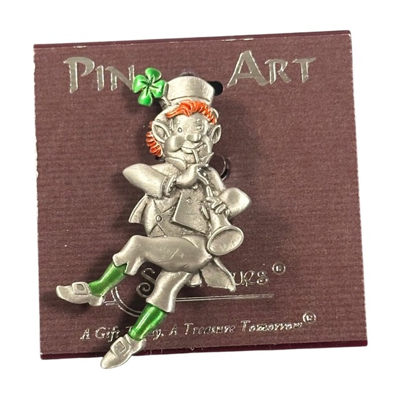 Leprechaun Playing Flute While Dancing Pewter Brooch Pin - Picture 1 of 3